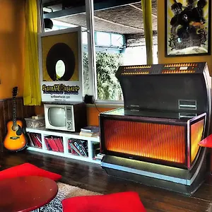 Sunflower Backpacker & Bar Hostel